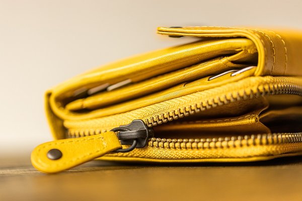 Discover trendy bags and wallets at karmen's online store